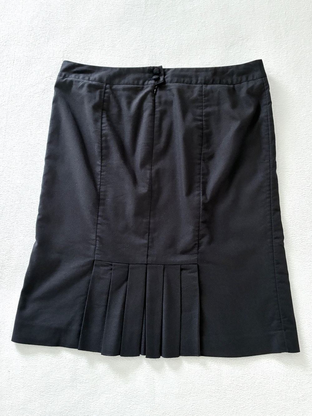White House Black Market Skirt 12 Black Pleated Back Hem Stretch Classic Office